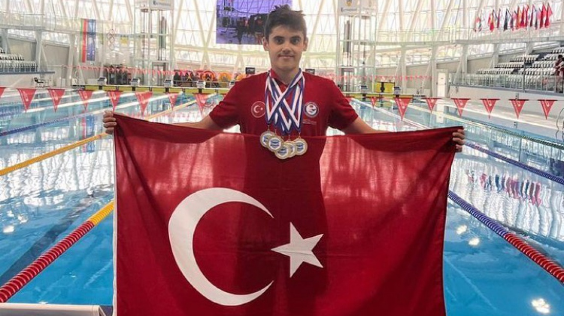 Grand Prix Burgas Yüzme Yarışmalarında öğrencimiz Aziz IŞIK Altın Madalya ALdı